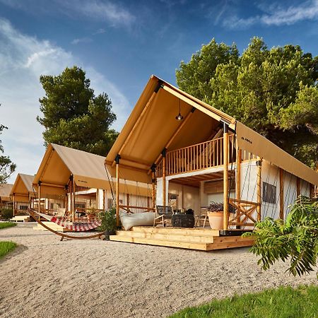 Hotel Arena One 99 Glamping Pomer Zewnętrze zdjęcie