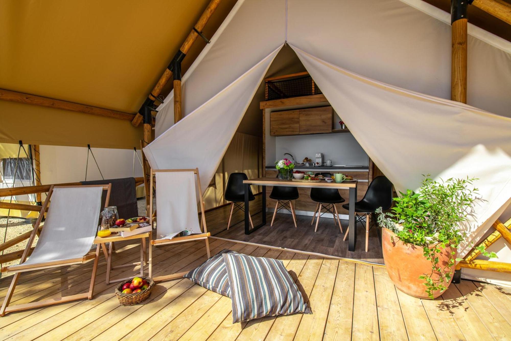 Hotel Arena One 99 Glamping Pomer Zewnętrze zdjęcie