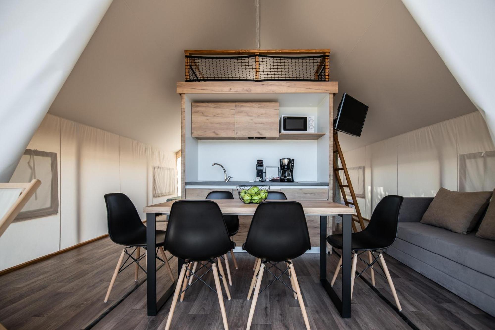 Hotel Arena One 99 Glamping Pomer Zewnętrze zdjęcie