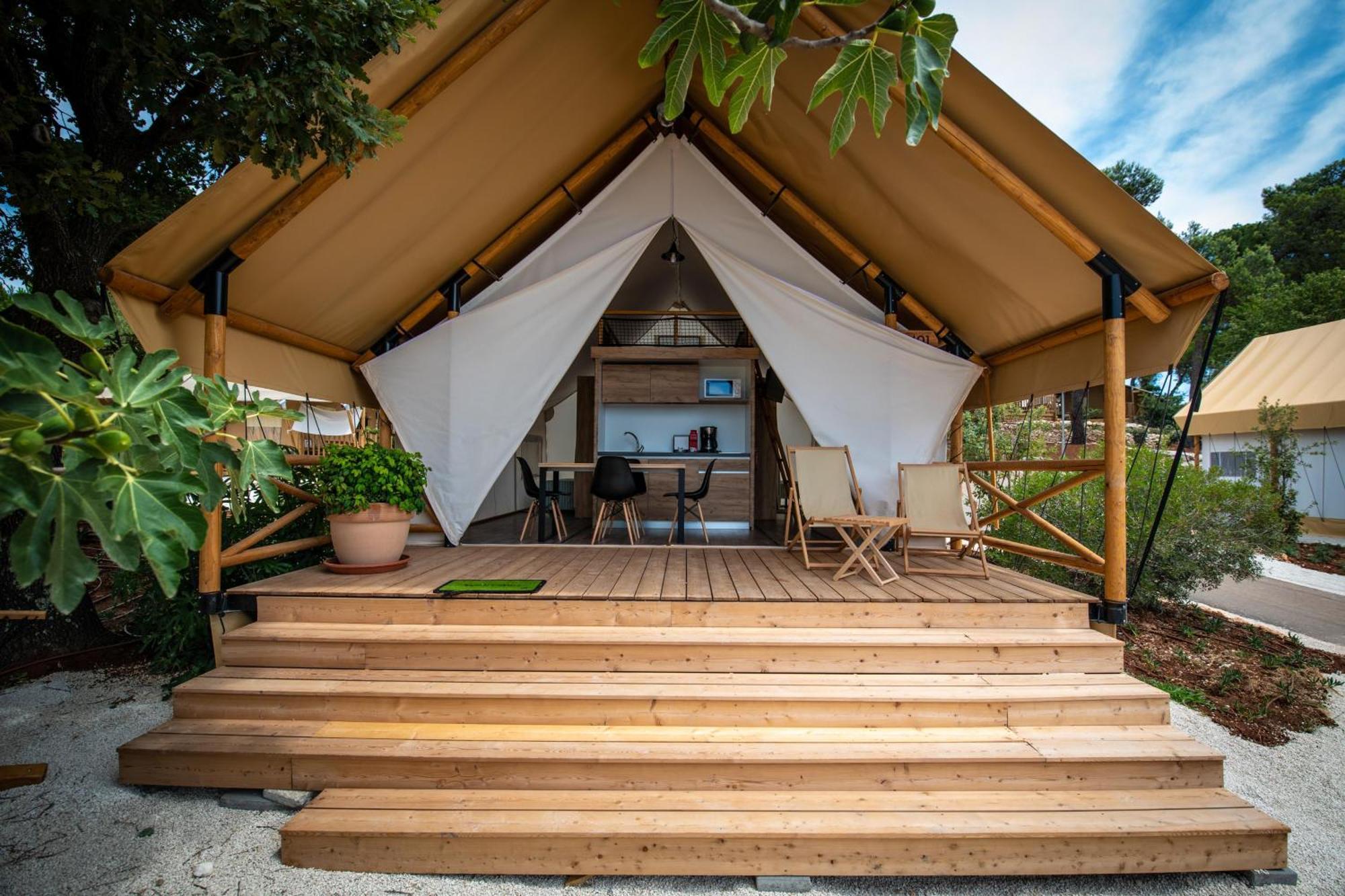 Hotel Arena One 99 Glamping Pomer Zewnętrze zdjęcie