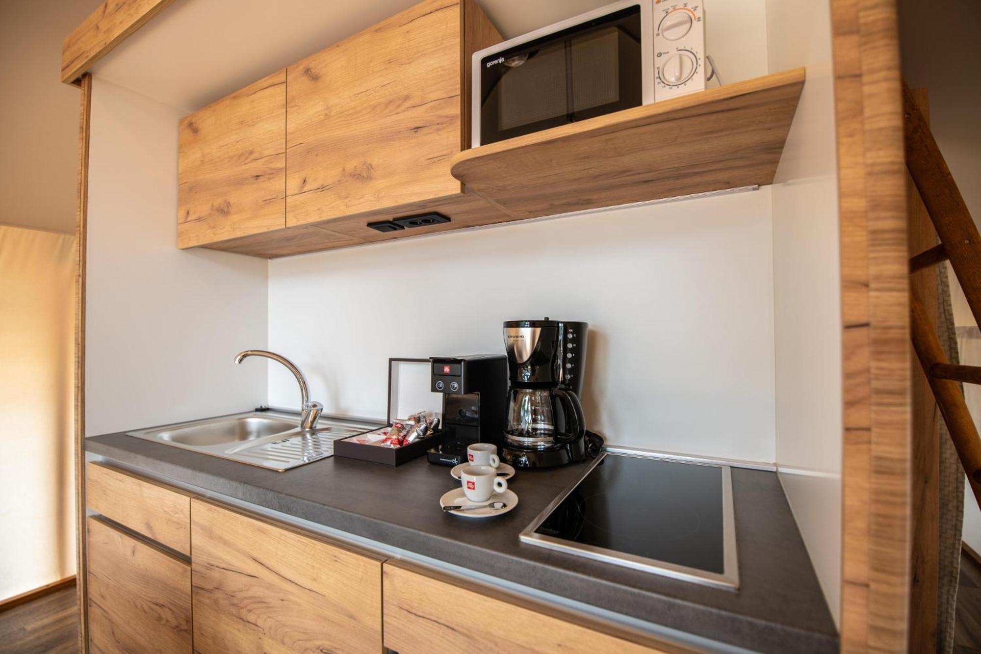 Hotel Arena One 99 Glamping Pomer Zewnętrze zdjęcie