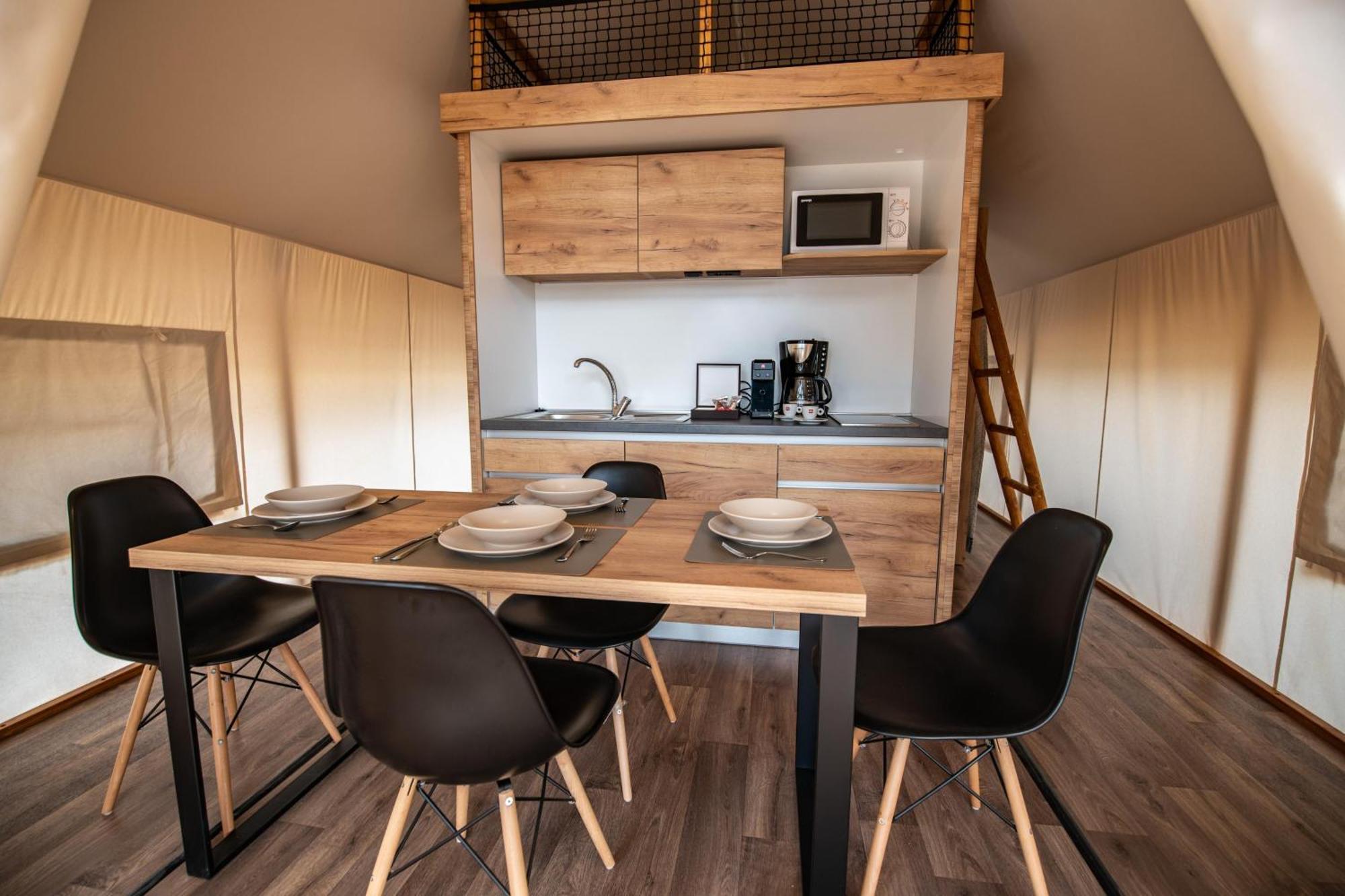 Hotel Arena One 99 Glamping Pomer Zewnętrze zdjęcie