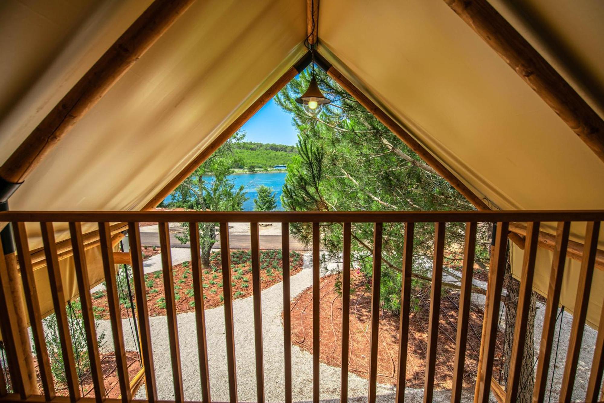 Hotel Arena One 99 Glamping Pomer Zewnętrze zdjęcie